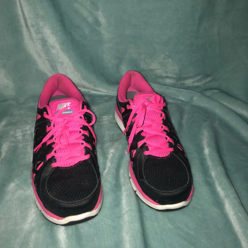 Woman’s size 11 Nike’s
